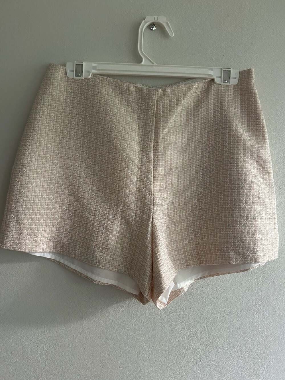 Gilli Beige/Cream Tailored Shorts - Picture 2 of 8
